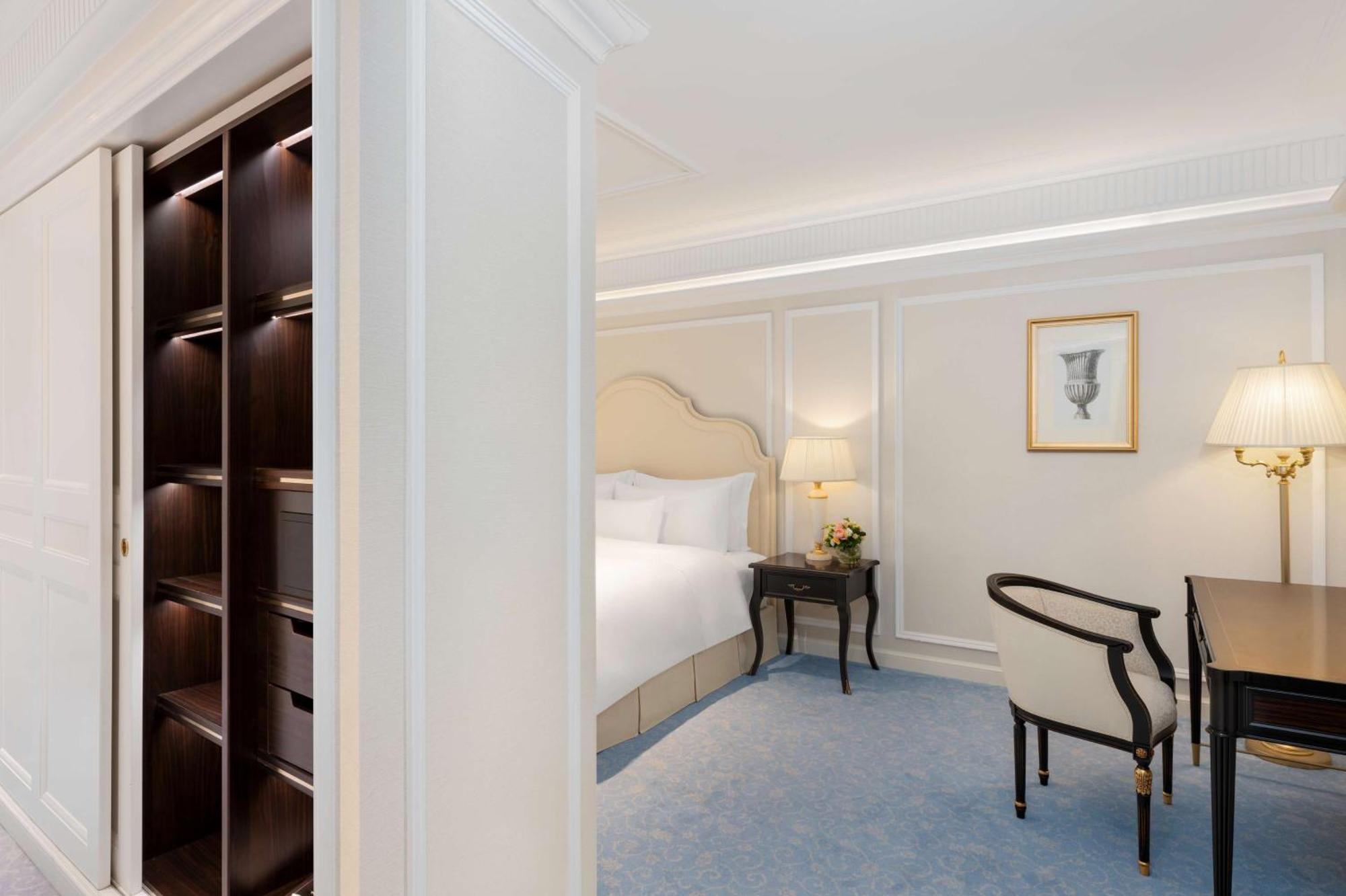 Hotel The Plaza Doha, Lxr &
